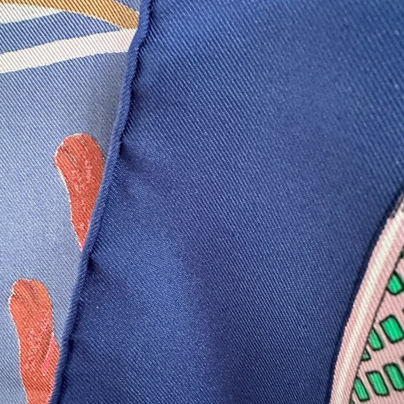 Hermès Tournez Manege print silk scarf shawl with circus horses, tigers, monkey - Picture 13 of 15
